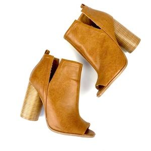 Qupid Chunky Block Peep Toe Booties